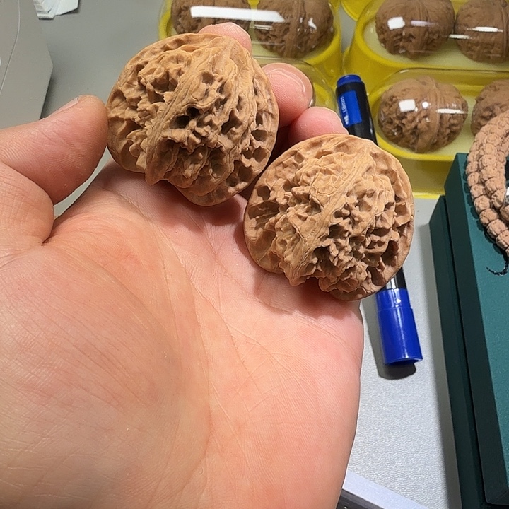 文玩核桃吊坠苹果园