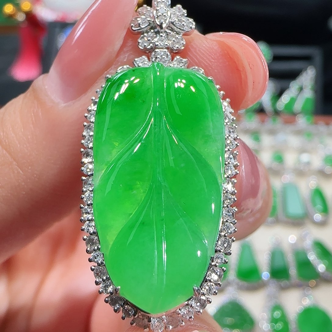 翡翠吊坠(不含链)18K金镶嵌