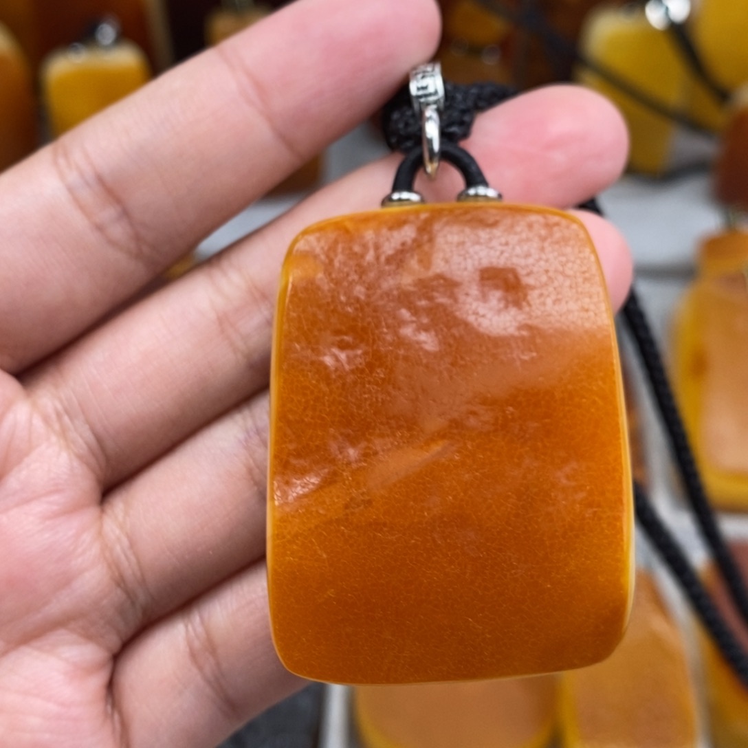 琥珀吊坠(赠链)未镶嵌