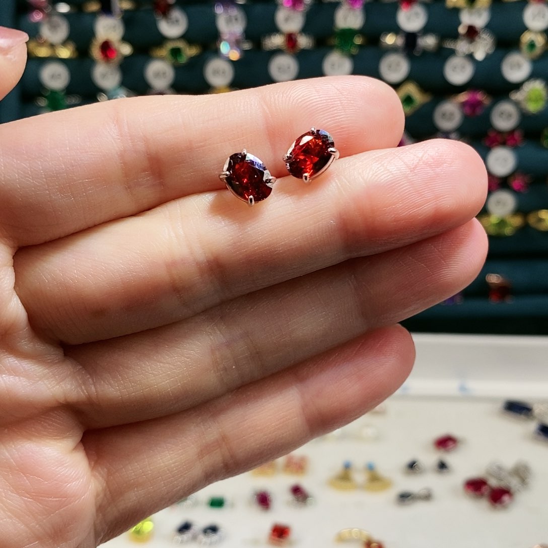 3克拉紫牙乌/石榴石（处理）氧化锆