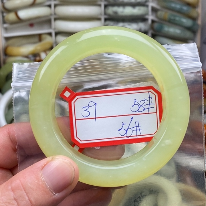 未镶嵌蛇纹石玉颈饰