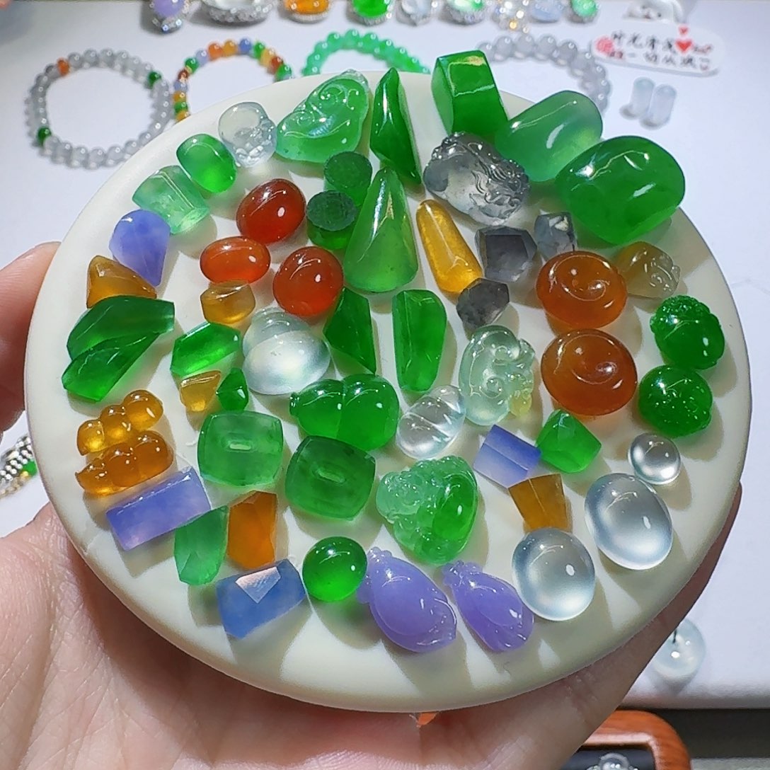 翡翠颈饰未镶嵌多样性发其一，裸石展示盘勿拍