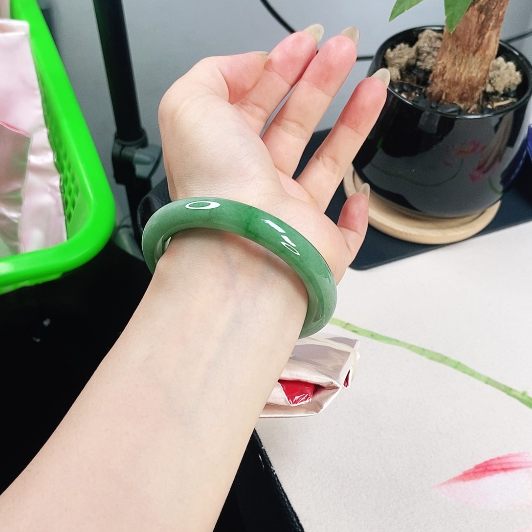 翡翠手镯未镶嵌53➕满绿圆条