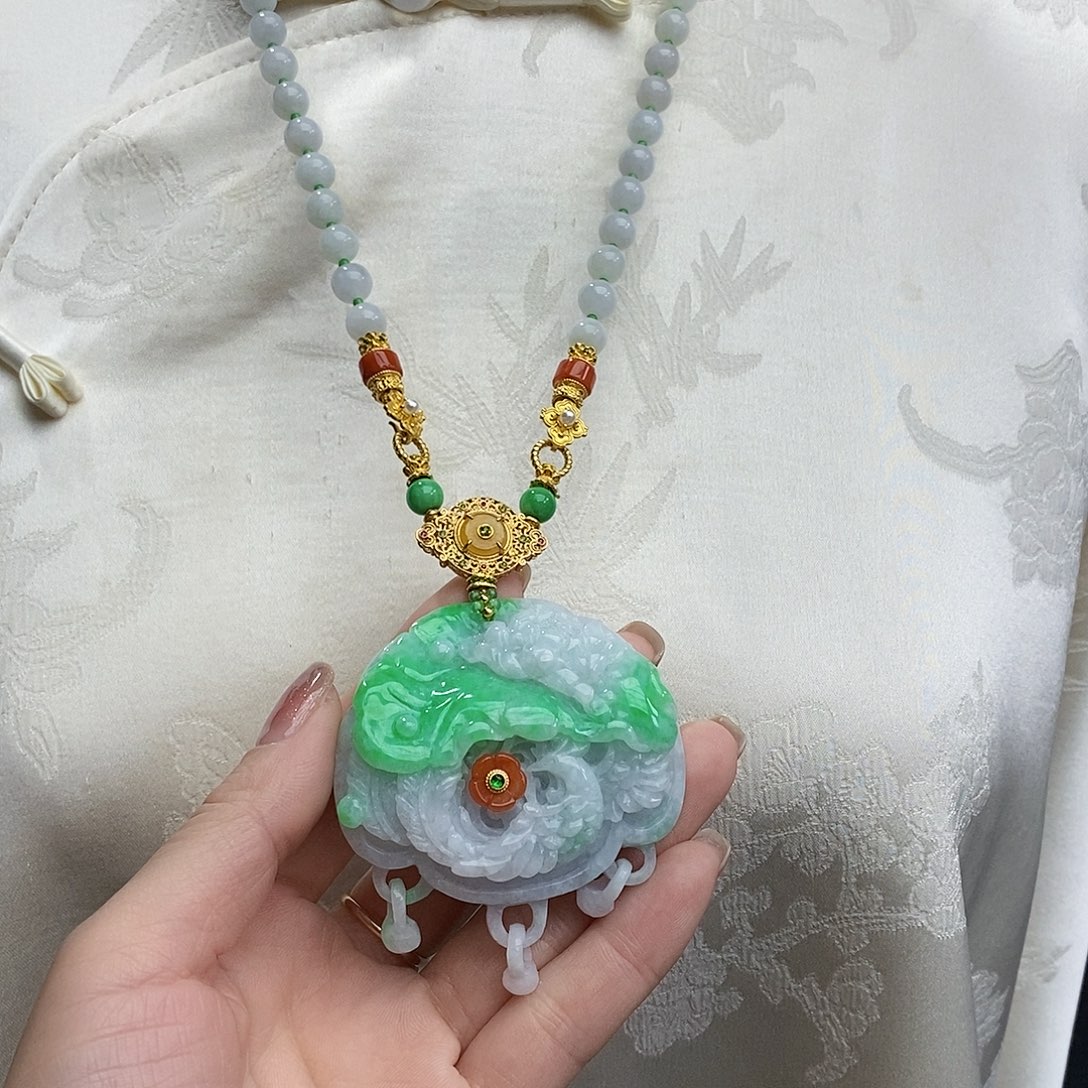 翡翠颈饰未镶嵌天然