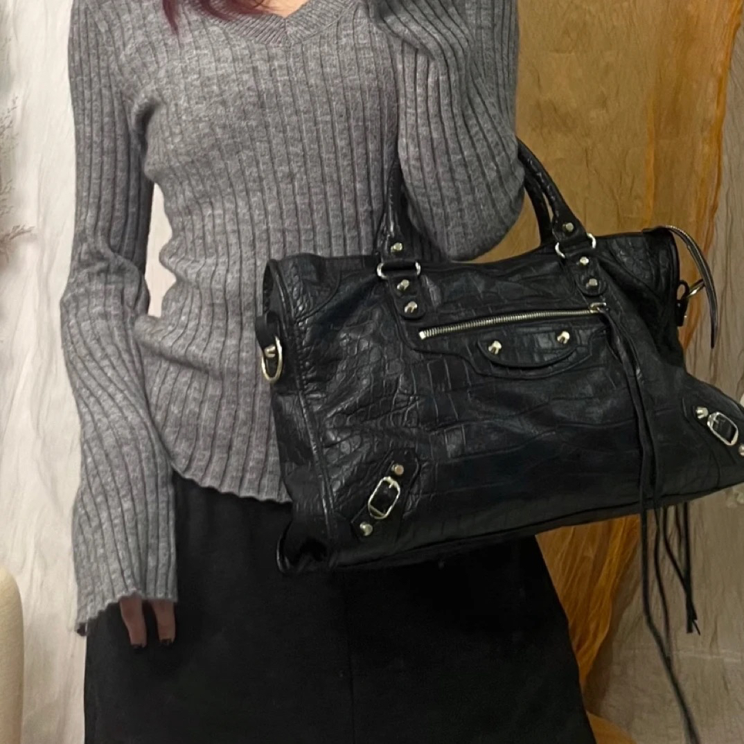 95新 Balenciaga/巴黎世家 御古屋/46030/压鳄机车 缺镜子
