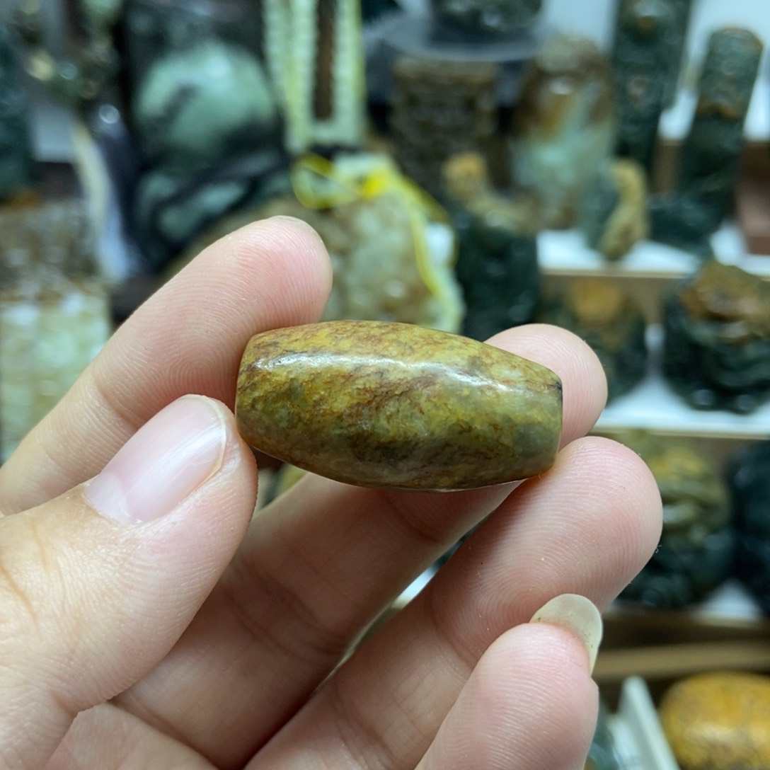 未镶嵌岫岩河磨玉（透闪石质玉）挂件