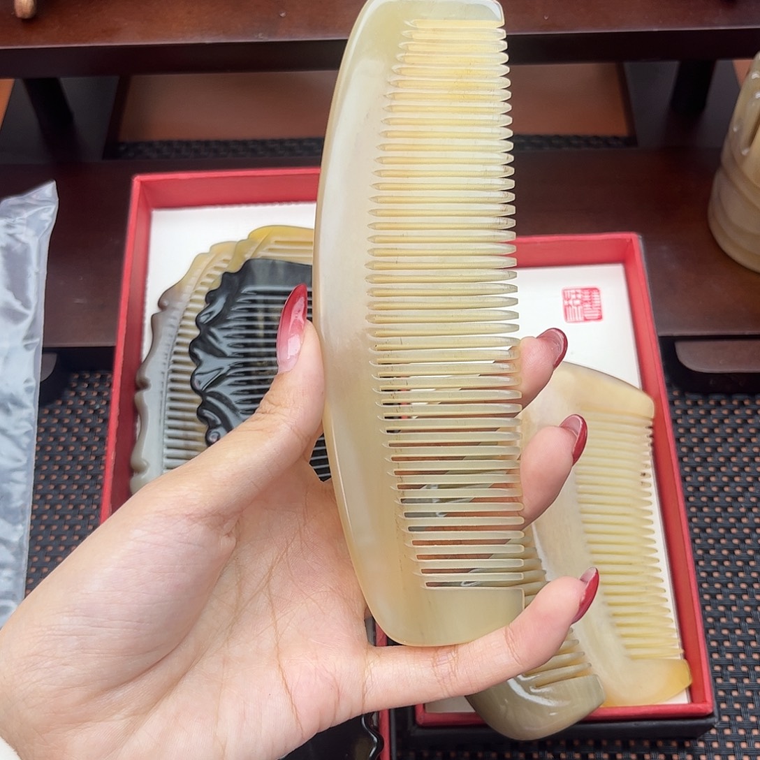 纯手工制作纯牛角梳子