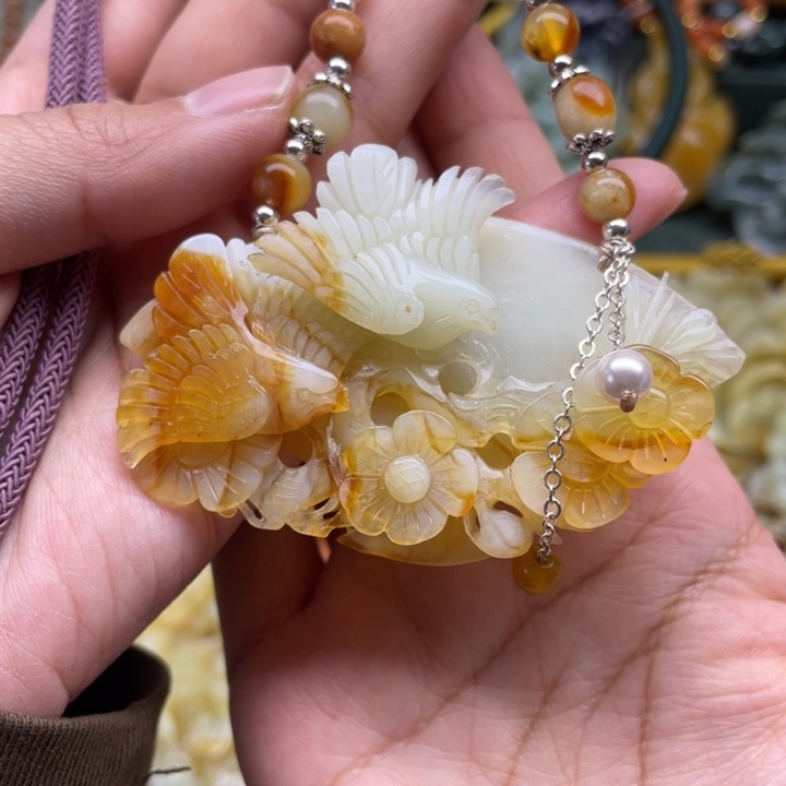 蛇纹石玉吊坠合金