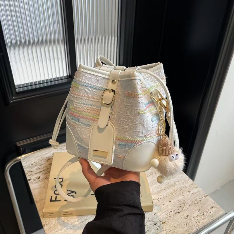 Z66. 民族风帆布包 刺绣大象斜挎大容量特色女包