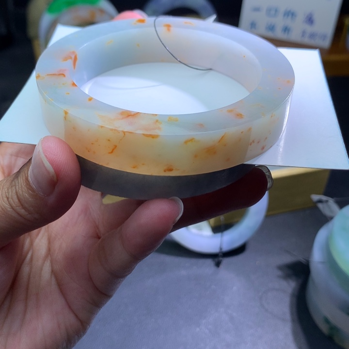 定制翡翠未镶嵌翡翠手镯