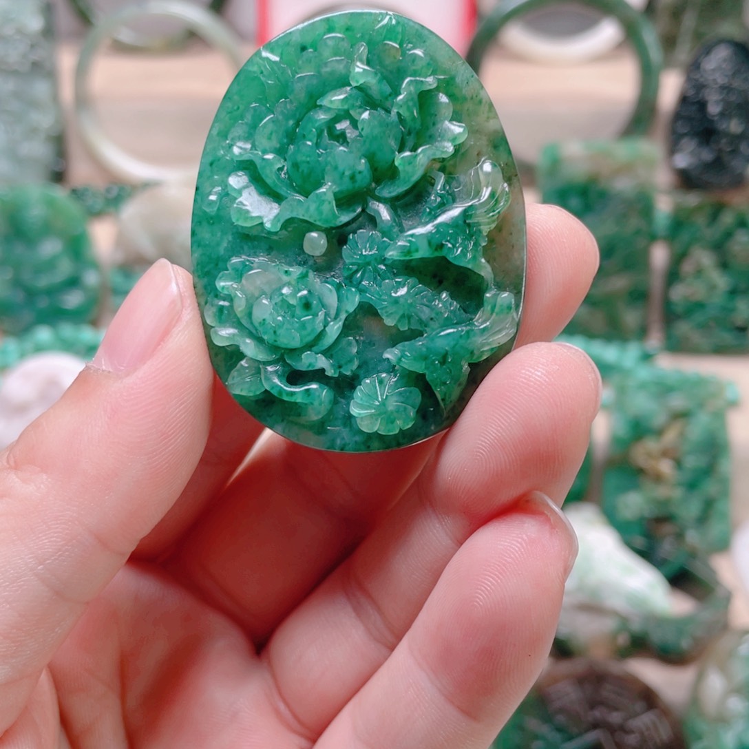 何***玉独山玉未镶嵌颈饰