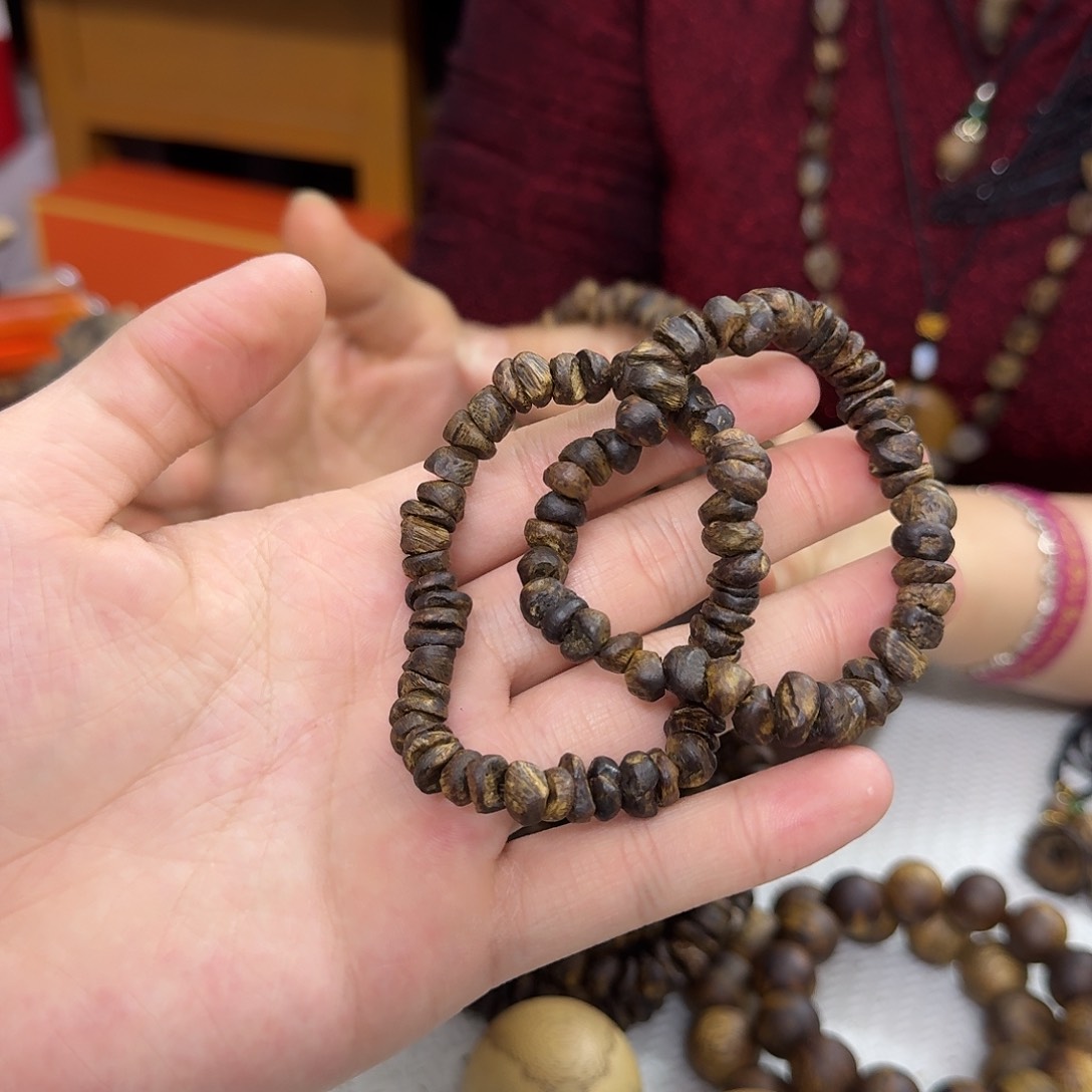 沉香木手串白棋 99 沉壳仔单圈 6 克多样性发一
