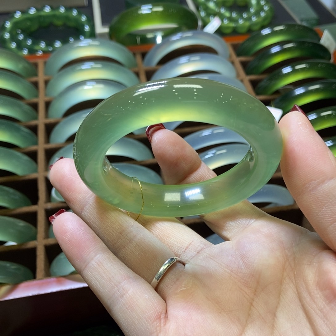 蛇纹石玉手镯52未镶嵌