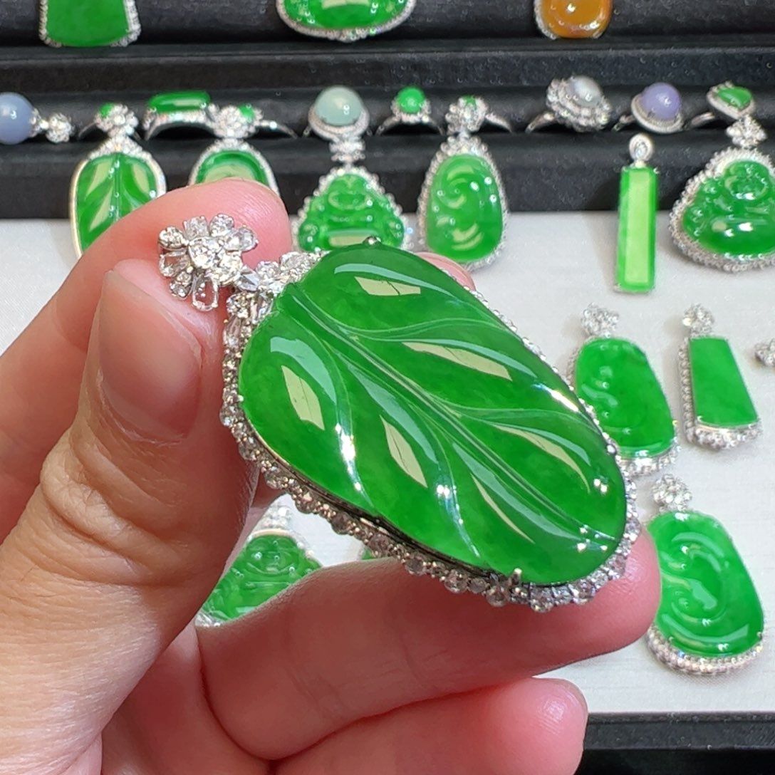 翡翠吊坠(不含链)18K金镶嵌四**青