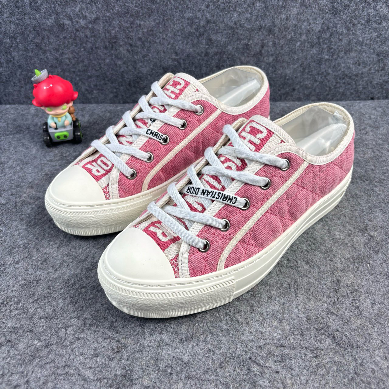 95新 DIOR/迪奥 白粉格菱纹休闲鞋 37码 YLP1613