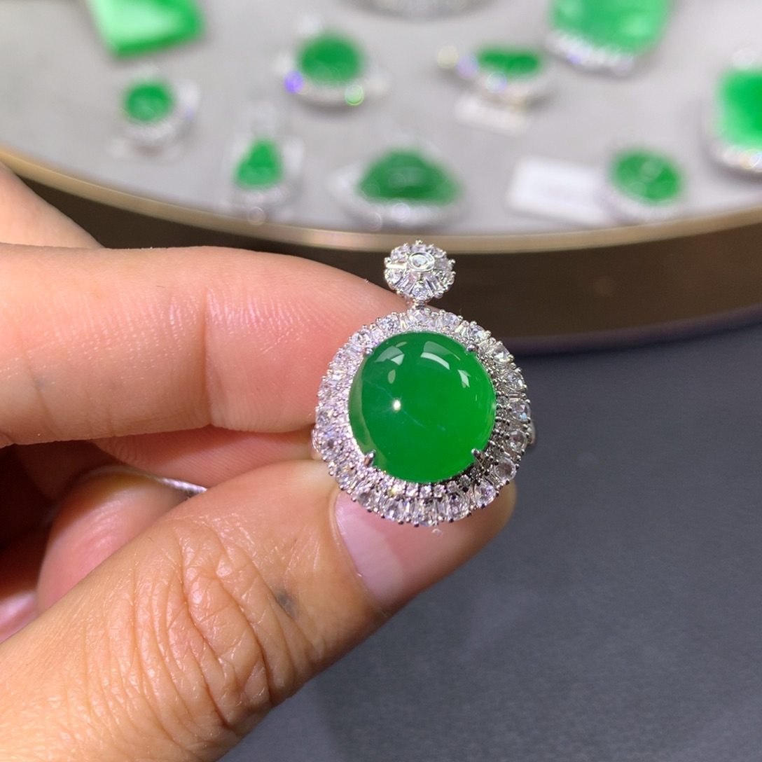 翡翠戒指18K金镶嵌翡翠