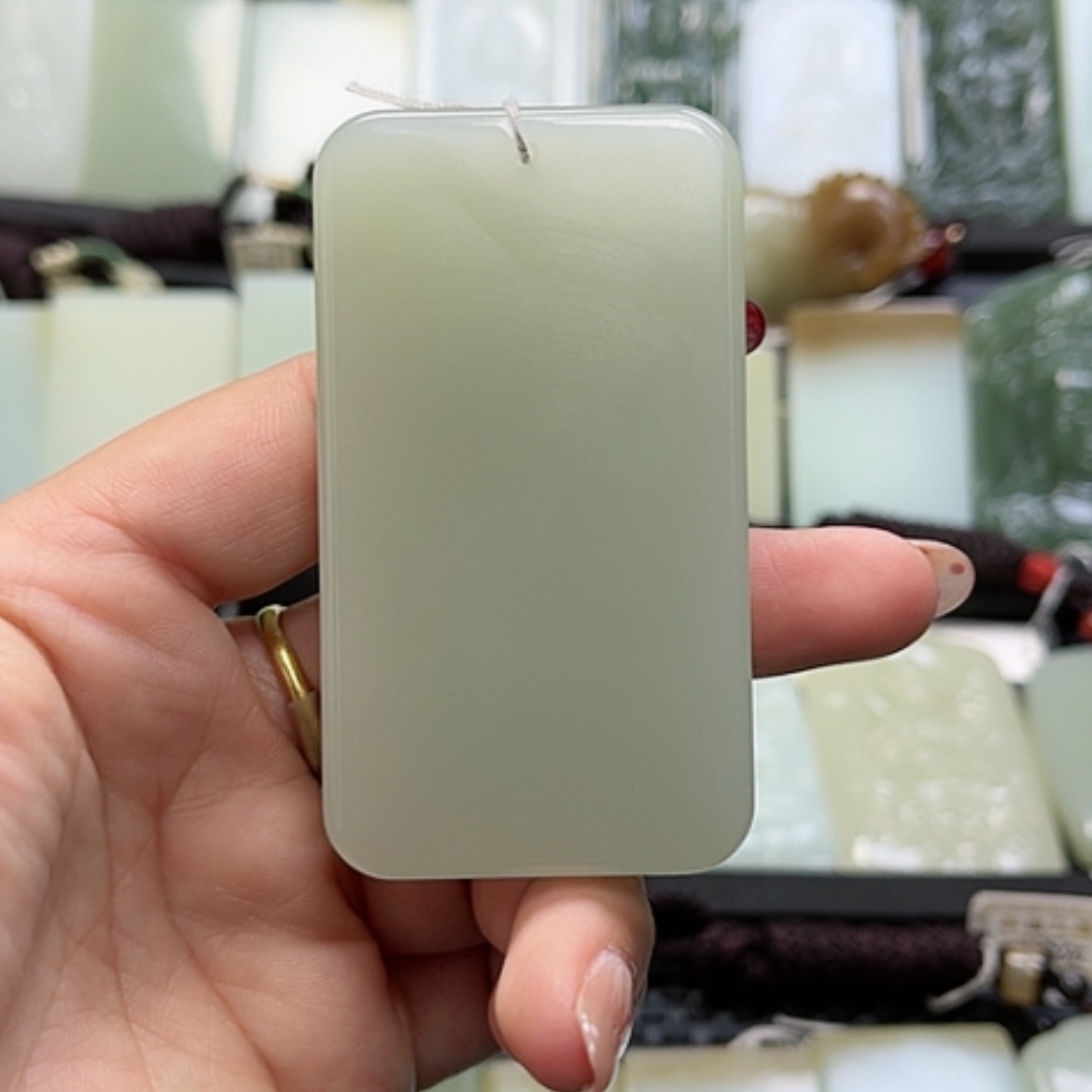 【闪购商品】和田玉（糖玉）颈饰未镶嵌为***掌