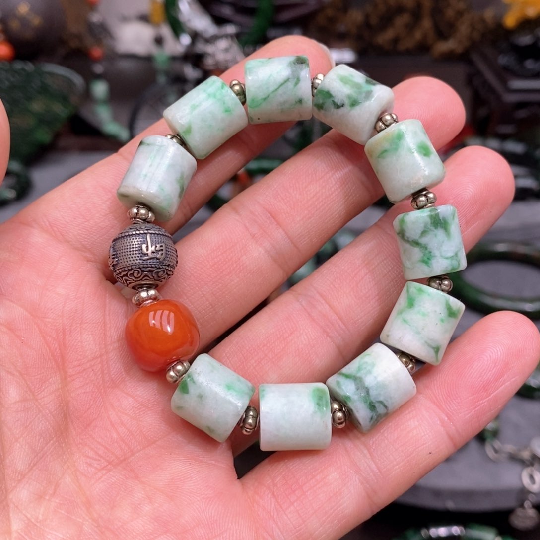 翡翠手链未镶嵌漂亮美眉