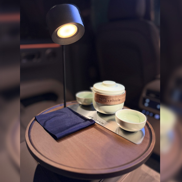 理想车载悬浮小桌板车上车内旋转托盘便捷餐桌易收纳车用小茶桌