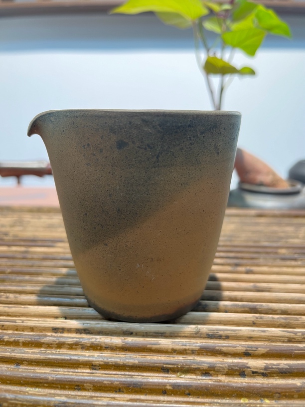 钦州龙窑柴烧坭兴陶,黄彩公道杯，容易250cc