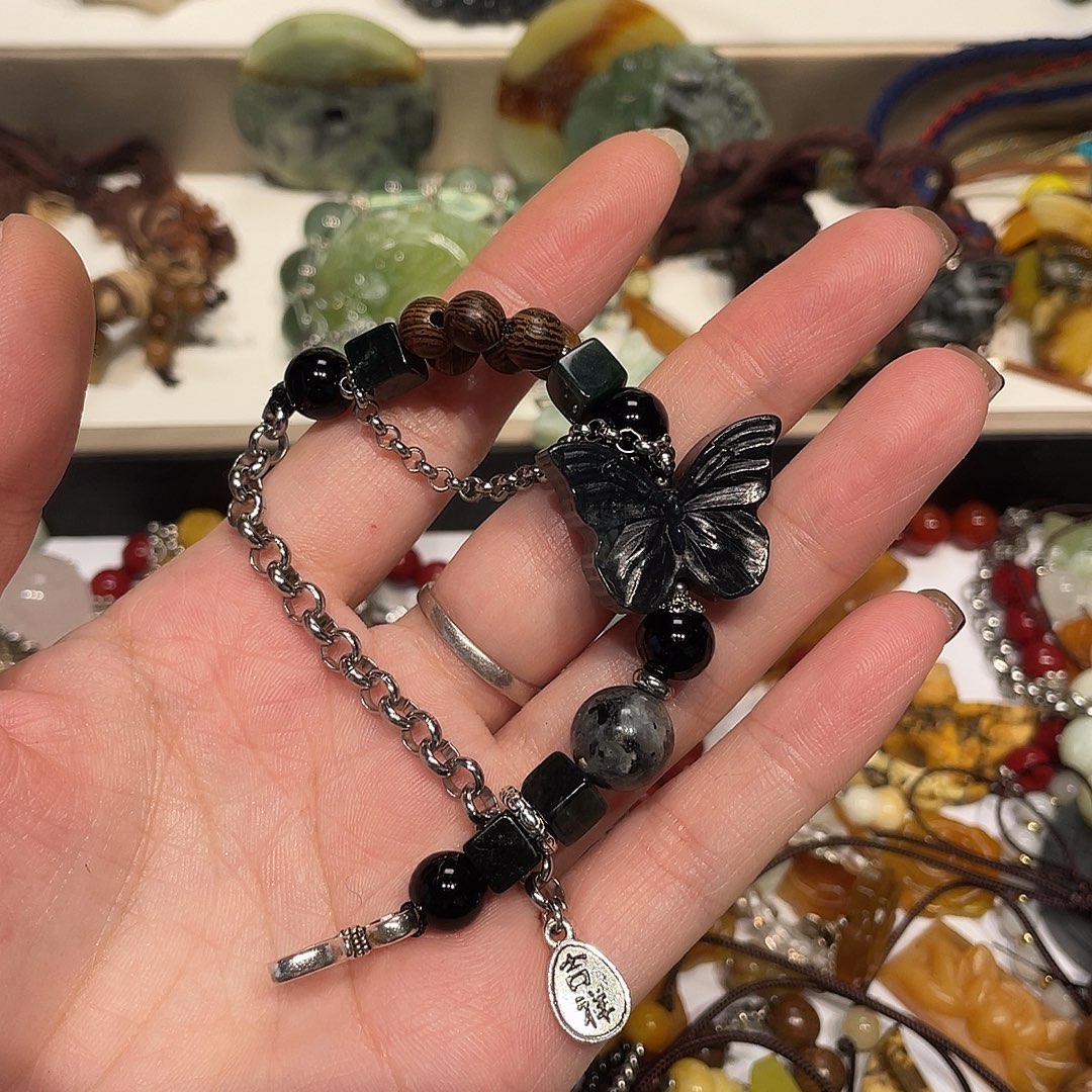 圆***猫蛇纹石玉合金颈饰