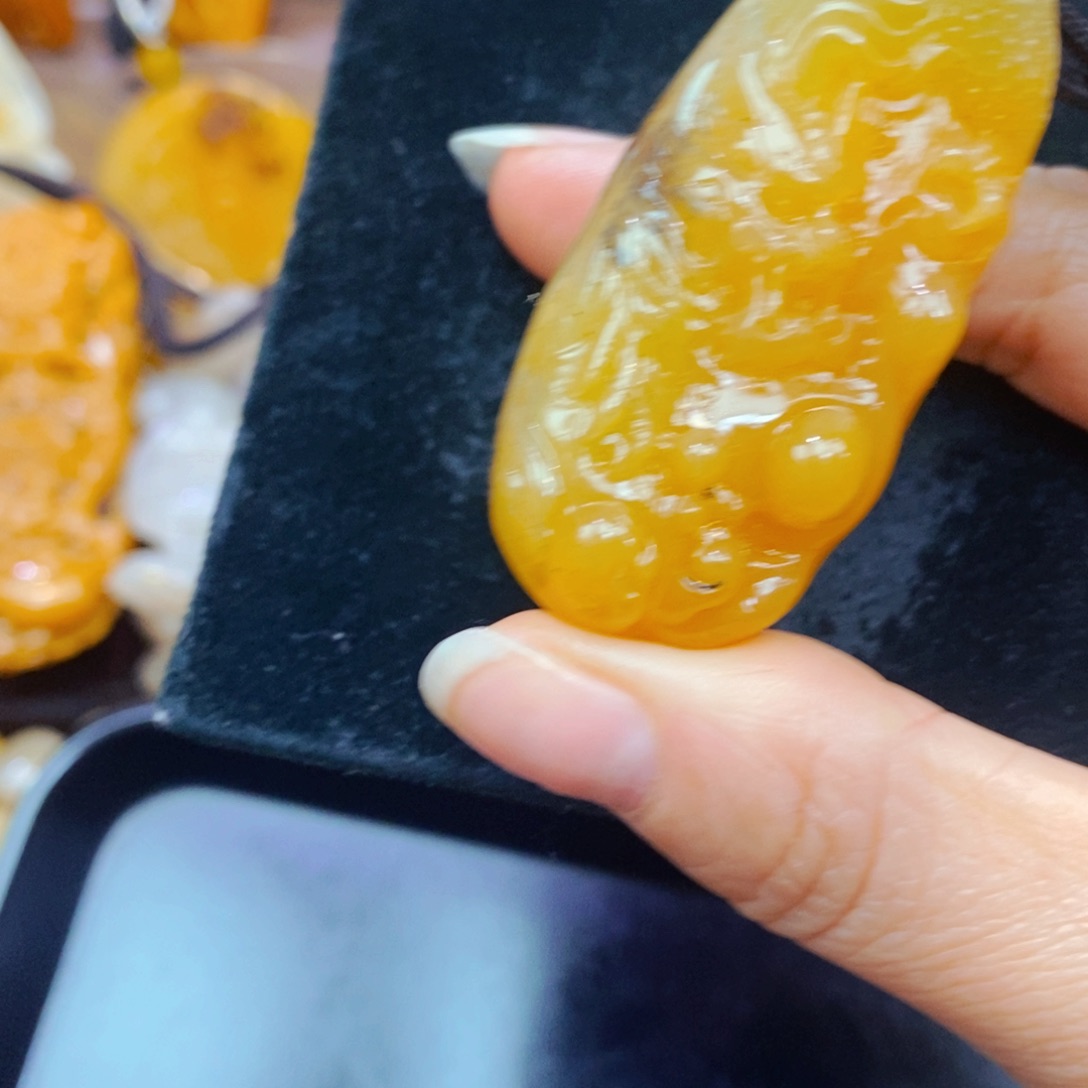 未镶嵌石英质玉（黄龙玉）手链