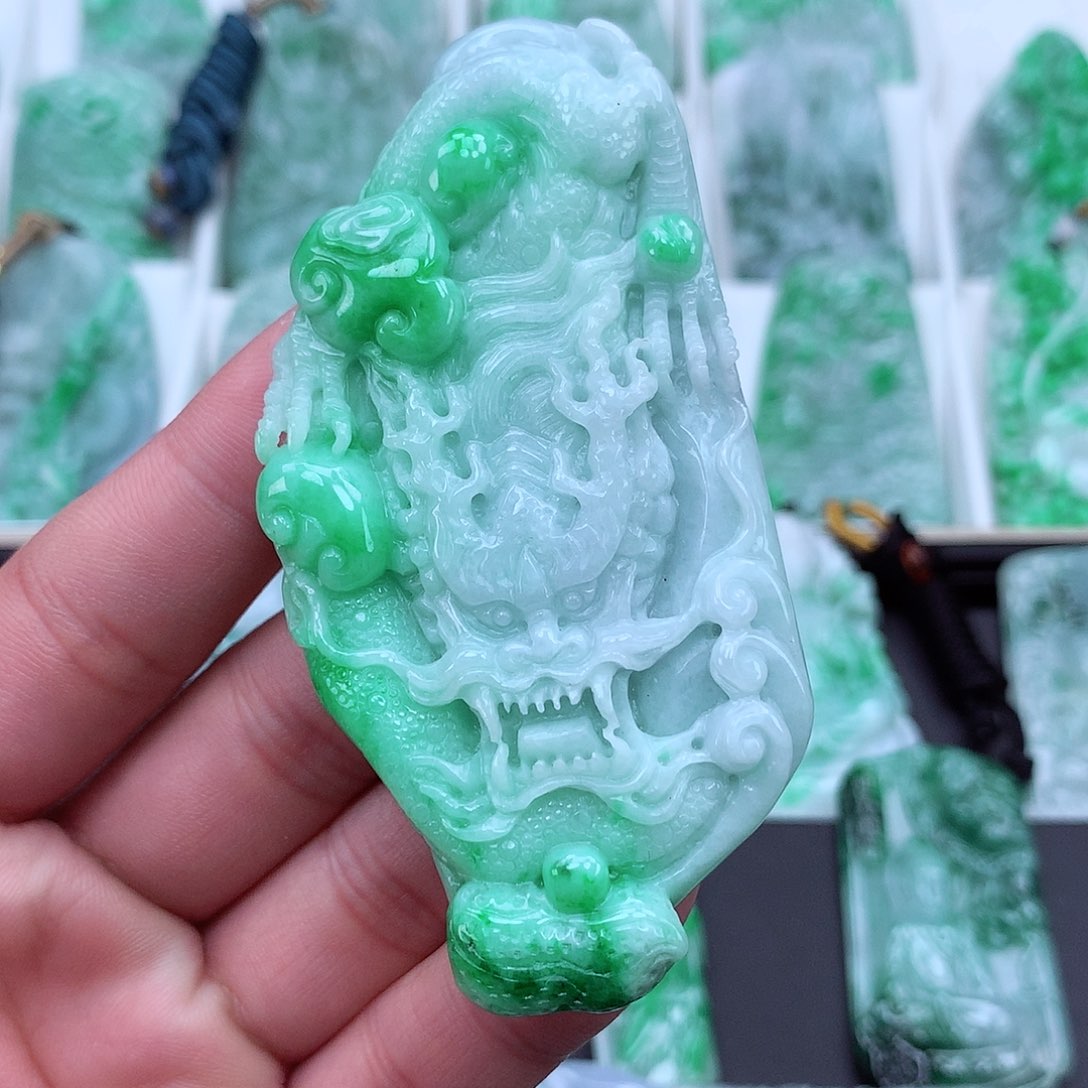 翡翠颈饰未镶嵌翡翠吊坠