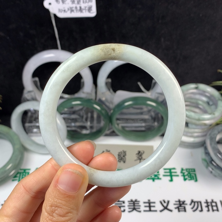 翡翠未镶嵌手镯63号。 58圈