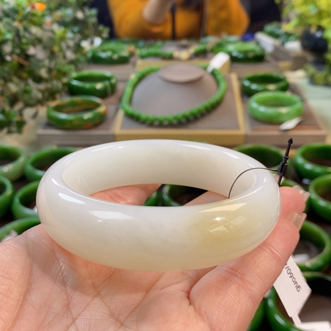 和田玉（碧玉）手镯未镶嵌