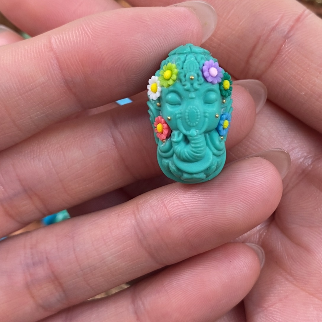 绿松石未镶嵌。繁花公主象