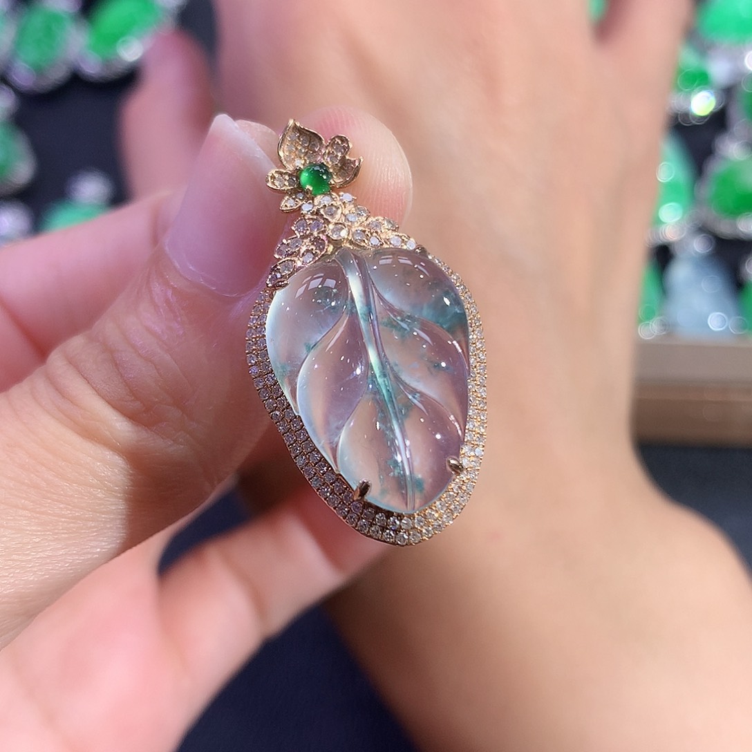 翡翠18K金镶嵌吊坠(赠链)