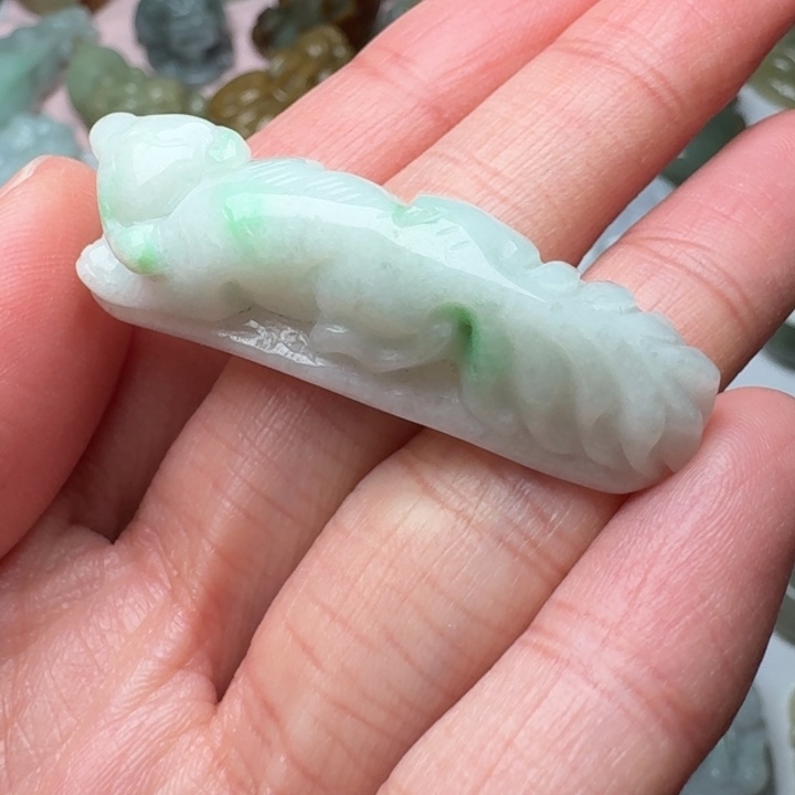 翡翠未镶嵌颈饰九尾狐手牌