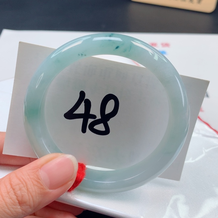 翡翠手镯未镶嵌冰