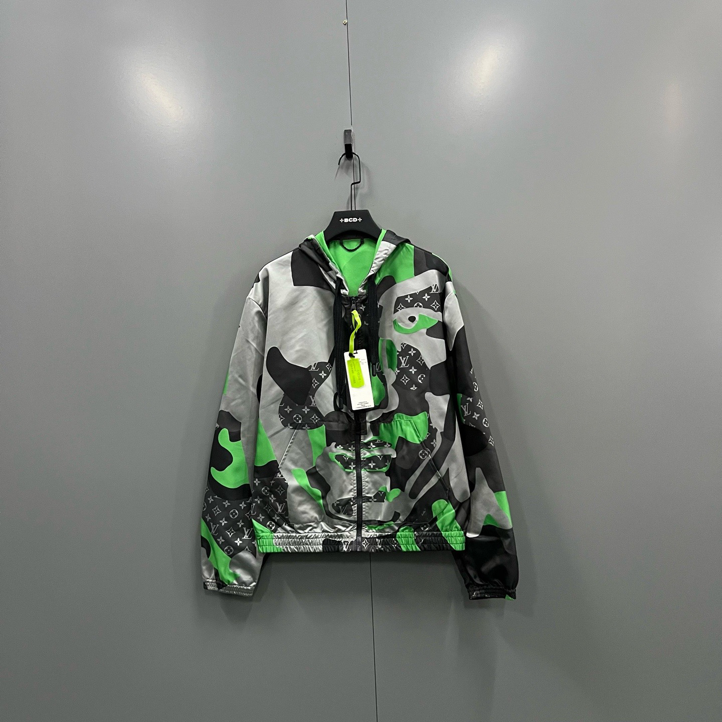 99新 LouisVuitton/路易威登 c813 608313 拼色连帽外套50码