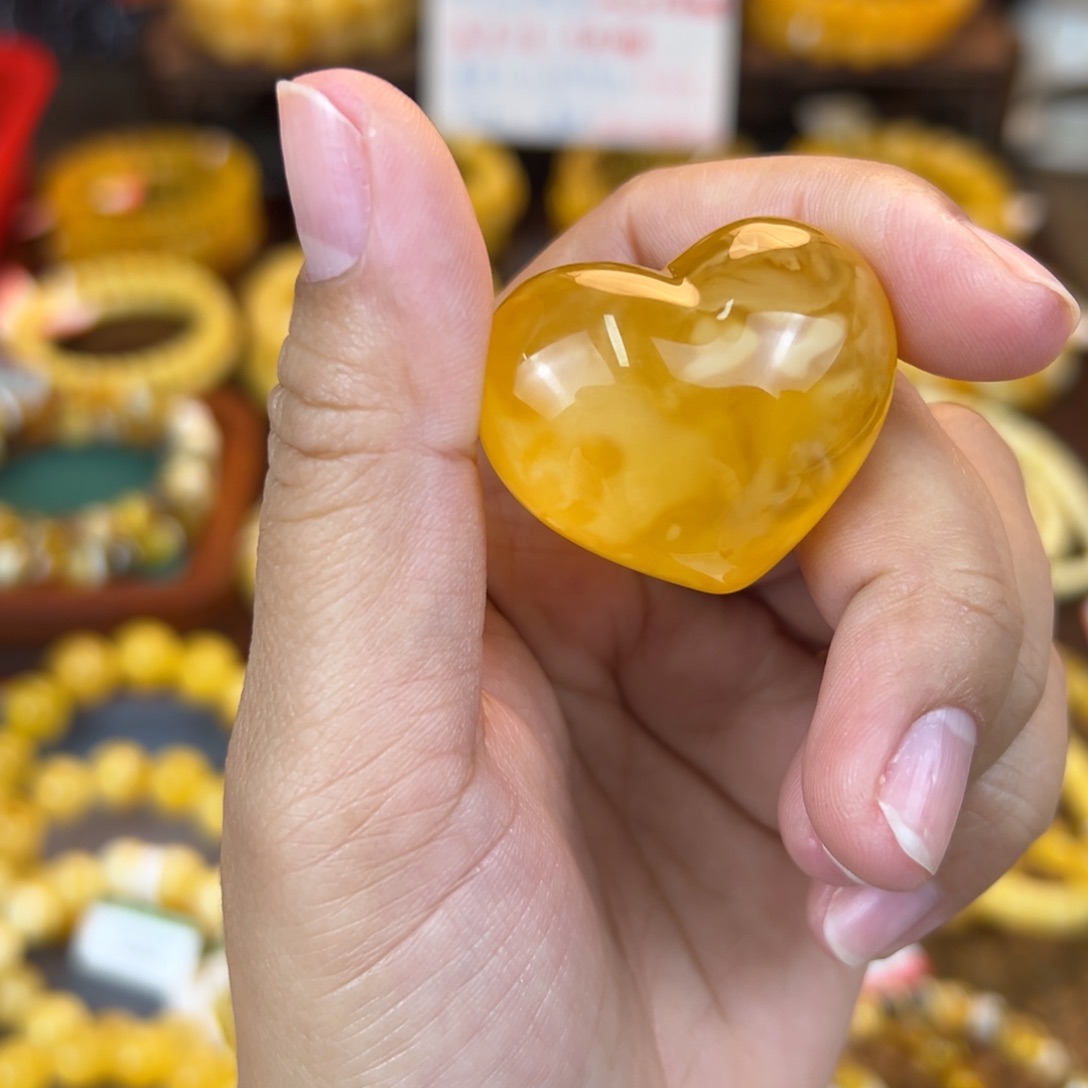 琥珀裸石未镶嵌nnbnnnmmjjjmm