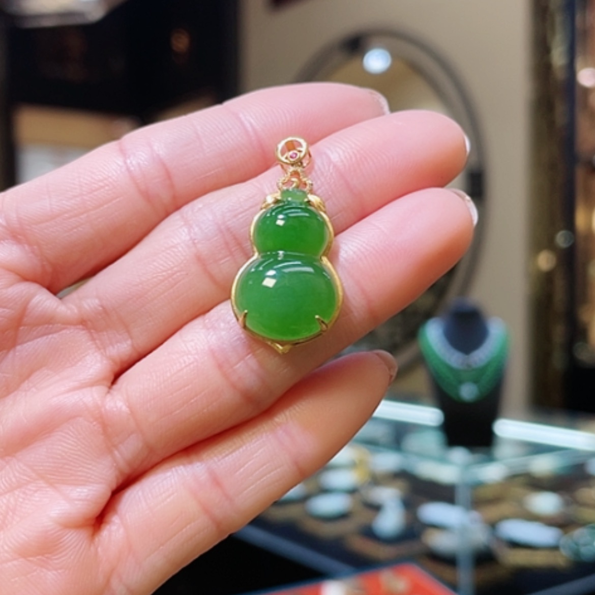 【闪购商品】和田玉18K金镶嵌颈饰葫芦