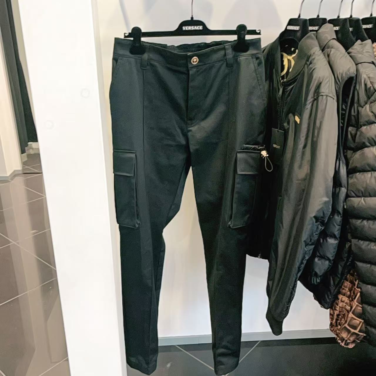 全新未使用 VERSACE/范思哲 男裤休闲工装裤黑色