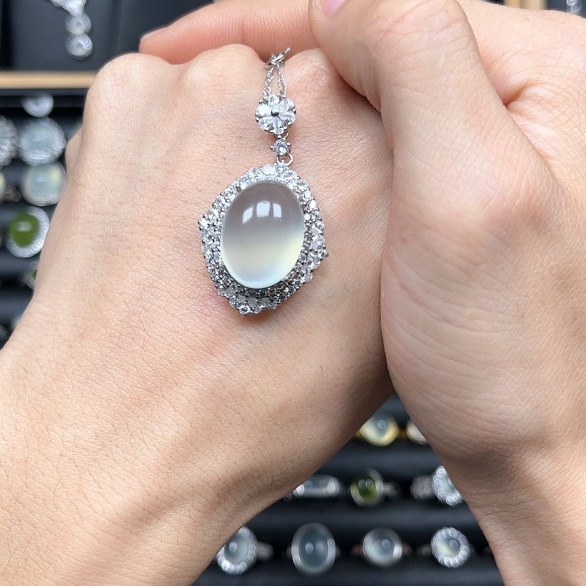 【闪购商品】岫玉颈饰银S925镶嵌小*萍