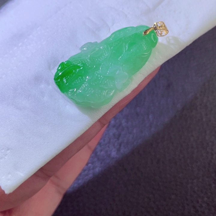 翡翠18K金镶嵌颈饰翡翠