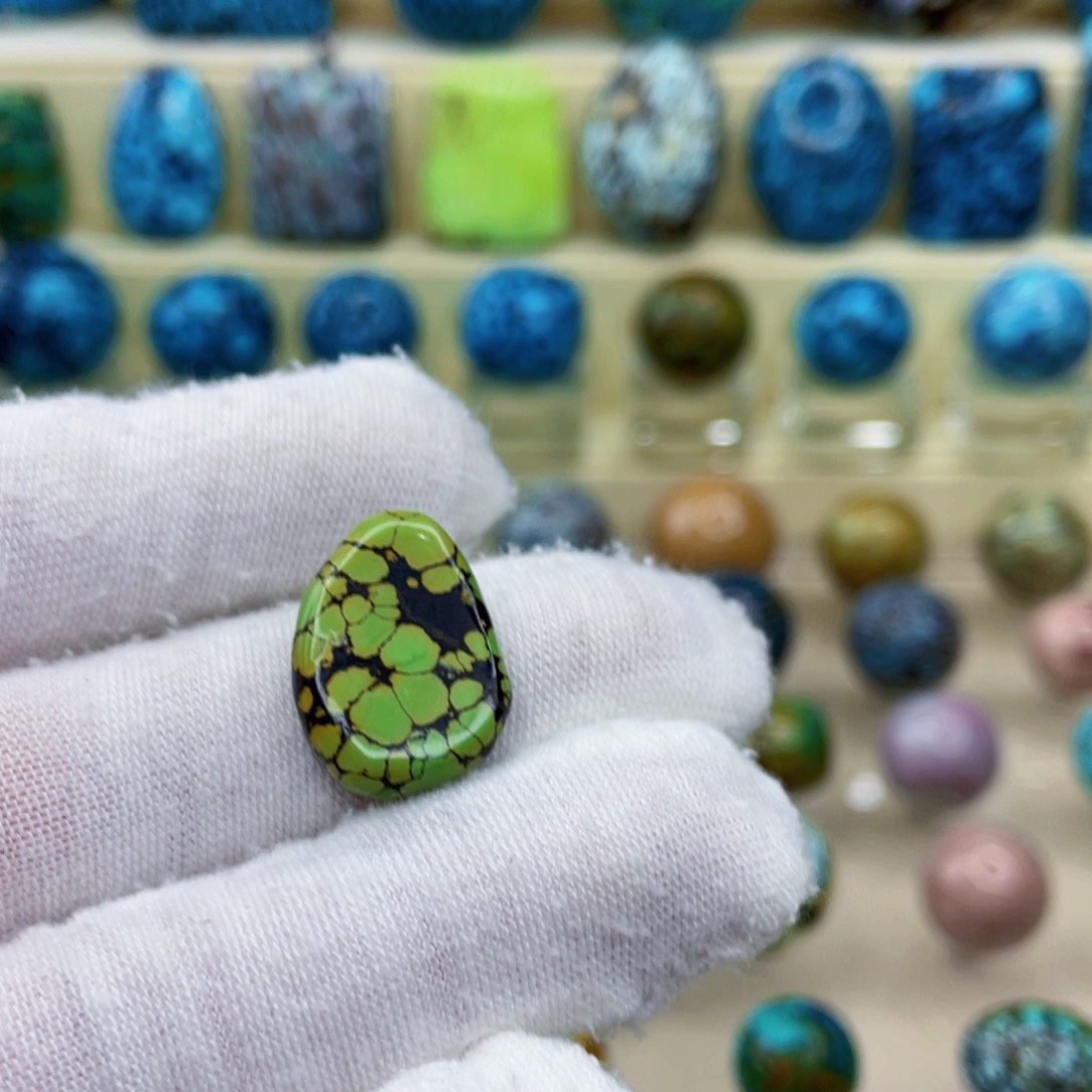 未镶嵌绿松石颈饰