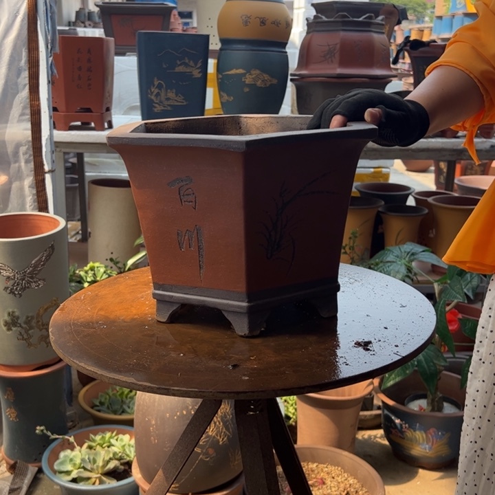 宜兴紫砂32红刻绘六方