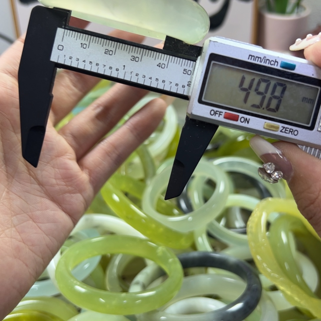 蛇纹石玉手镯未镶嵌54