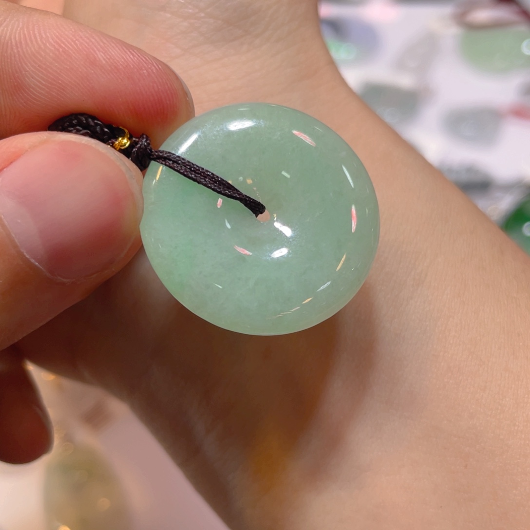 翡翠未镶嵌颈饰平安扣