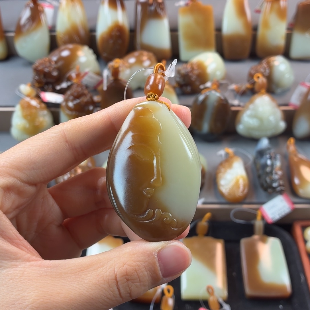 和田玉未镶嵌颈饰