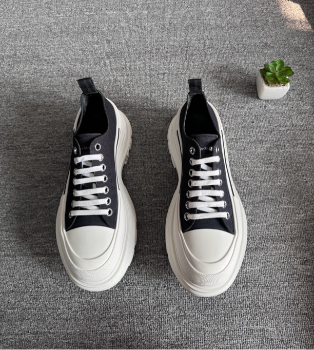 95新 Alexander McQueen/亚历山大·麦昆 马丁靴 42.5 原盒 磨损小