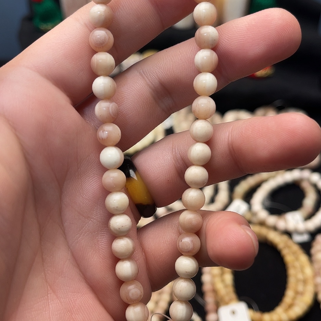 白玉菩提吊坠精品驼骨同料三花