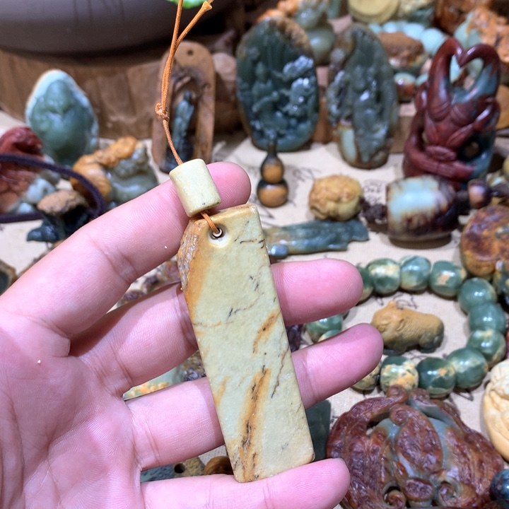 岫岩河磨玉（透闪石质玉）挂件未镶嵌