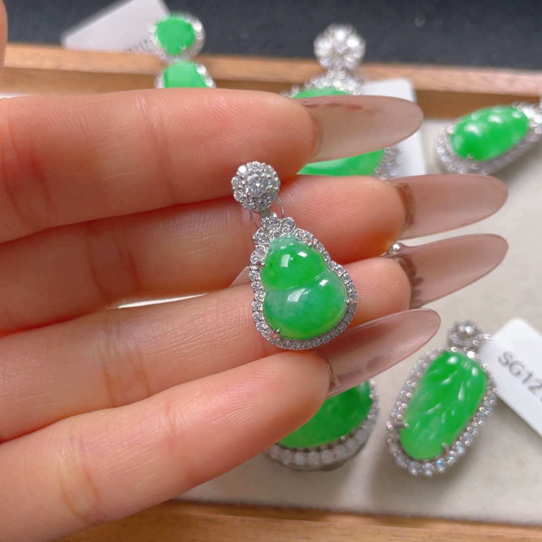 翡翠颈饰银S925镶嵌翡翠