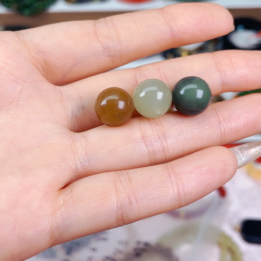 和田玉定制不退换-3颗猪猪未镶嵌淋***浅