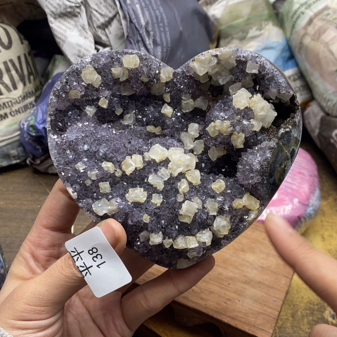 紫晶乌拉圭未镶嵌